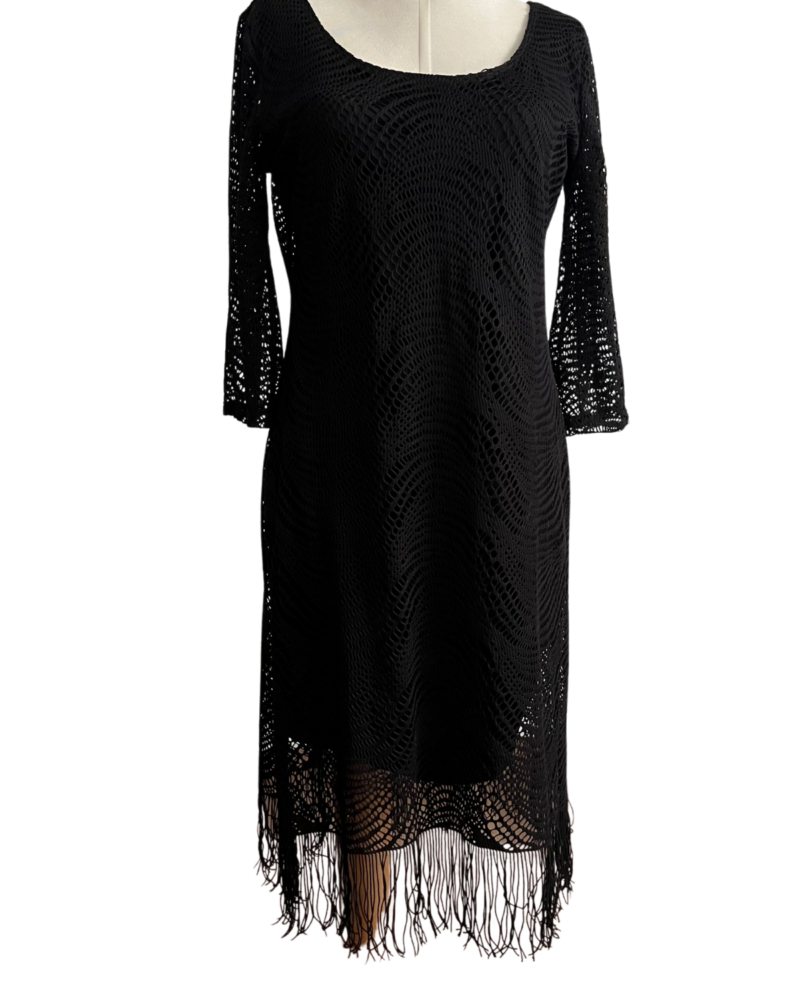 Vestido negro largo con flecos